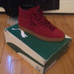 Men’s 9.5 rio red high top puma suede mid emboss